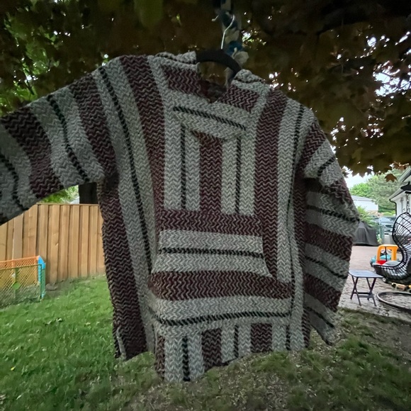 says XS but fits like a medium, sleeves are a little short - Picture 6 of 6